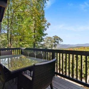 Amazing Views! Welcome to Chalet Montagne!