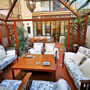 Large patio 4 bedrooms 4 bathrooms of which 3 en-suite