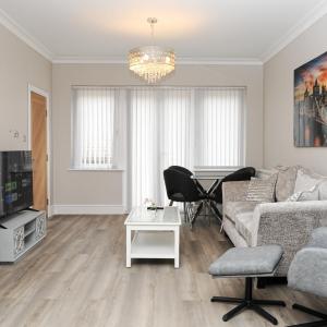Luxury 5 Star apartments, Parking, Garden, near Metro Stations 10-15mins to London