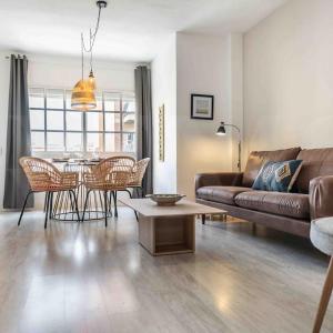 Spacious & authentic apartment by REMS