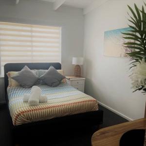Esperance Little Units 4