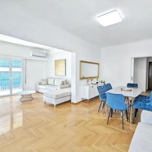 Athens Divas Velvet Gold