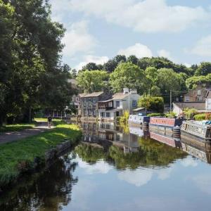 Luxury Canalside home in Leeds