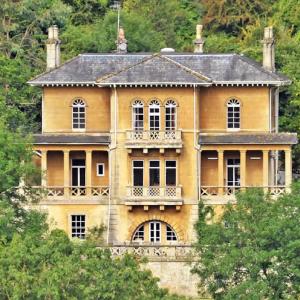 Fantastic historic Georgian villa, + tennis court.