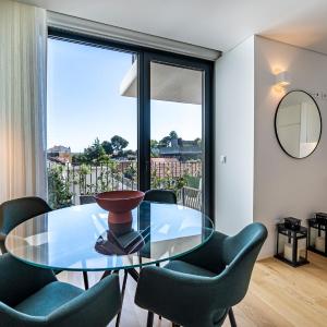 BONFIM LIVING - Great location, al fresco dining and free private parking