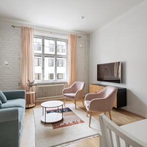 WeHost Fabulous 2BR in Prestigious Punavuori @Iso Roobertinkatu 26