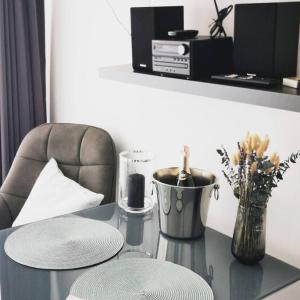 HH 02 by ROCKCHAIR - SUPERHOST Status - Modernes Apartment mit sonnigem Balkon & premium Boxspringbetten in Winterhude - Hamburg Top Geheimtipp