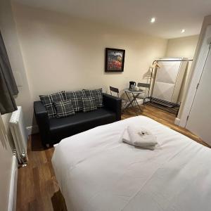 Modern Double Room with Sofa