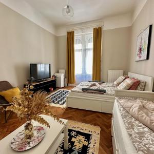 Weiner House I 2BDRM I 8PPL