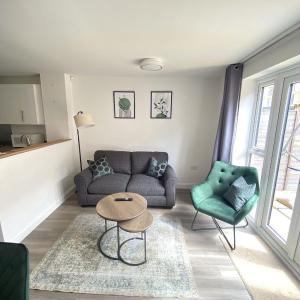 Trade Stays Welcome Secure Parking Large Townhouse Long Stay Savings Available just Ask!