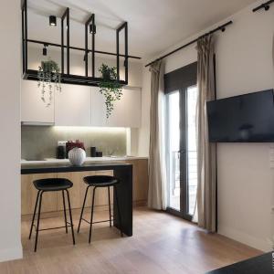 Academy Elegant Apartment #302