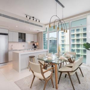 Sunrise Bay with treasure stunning harbour view by Suiteable
