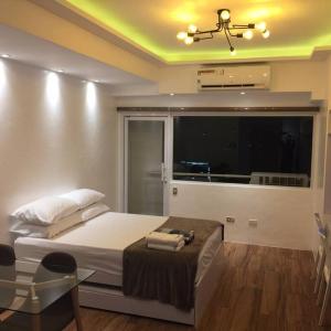 Cozy 35sqm w balcony WiFi near Robinsons Mall