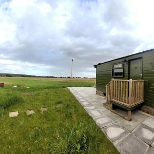 The Hut - Athey's Moor Glamping