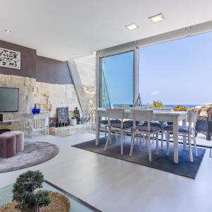 Valletta Bastions Seafront House