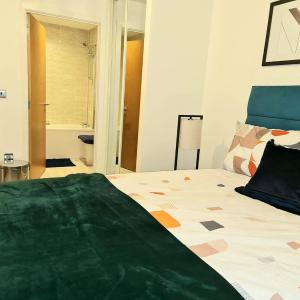 Exquisite Cosy 2-Bed Apartment in Salford