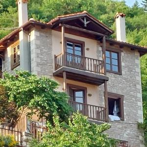 Maisonette Korfes-Δύο Αυτόνομοι Όροφοι Πέτρινης Βίλας