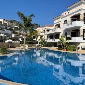 Eleona's Royal Gardens By Yiota - Luxury 2 Bed Apartment in Exclusive Complex