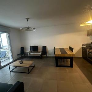 Superbe Appartement terrasse 2P à 5 min à pied du vieux Nice, du port et du Tram