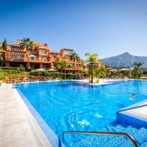 ViVi Homes - Boho Sunrise Alminar Pool, Garden & Terrace