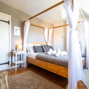 Fairstead Cottage by Big Skies Cottages