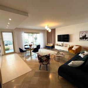 Elegant apartment close to Croisette and Palais de Festival with garage