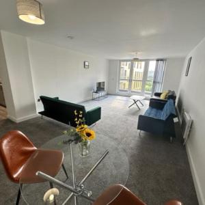 XL 2 Bed Central MCR Apt Sleeps 7