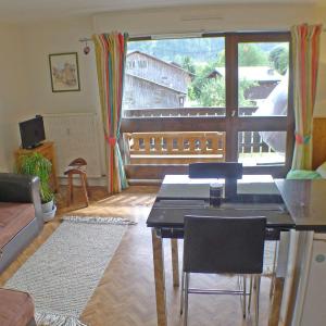 Studio lumineux avec balcon, parking, WiFi et animaux acceptés à Samoëns - FR-1-629-120