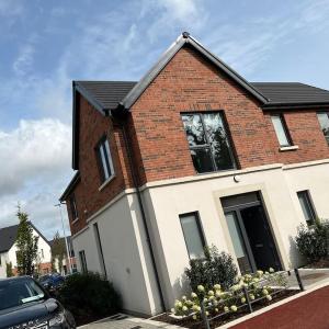 3 bed rooms Vip family house