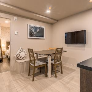 North House - Two bedroom Escape in the Heart of Old Quebec