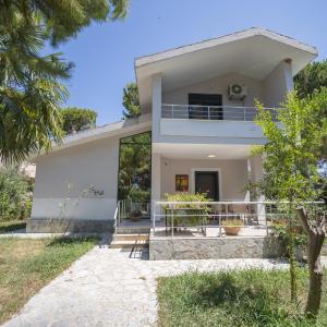 "Blue Bay Villa" at Gjiri Lalzit, Lalzi Bay, Lura 1