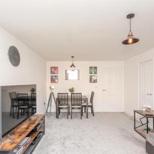 Bramhope Haven - new home next to Golden Acre Park - Pass the Keys