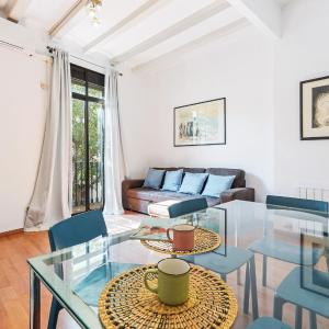 Bright 2BR in Clot Desk Fiber Wi-Fi