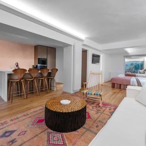 Luxury stay with garden, US embassy