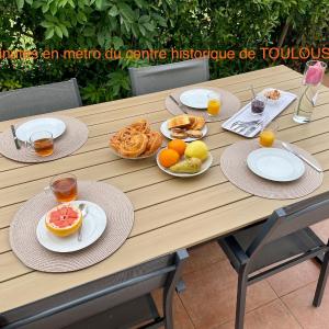 50 m2 T2 au calme, lumineux, confortable, cosy, climatisé, privatif avec parking gratuit et terrasse
