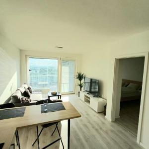 New air-conditioned apartment 5 minutes by walk from the airport with free garage parking