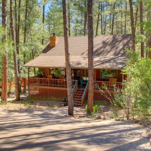 Hikers Haven Pine Getaway with Wraparound Deck!