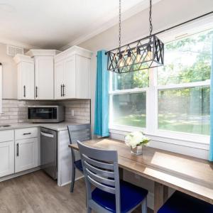 Quietude Place, Stylish 2 Bedroom House with Full Kitchen