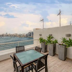49/3 Seafront Duplex Penthouse in Valletta