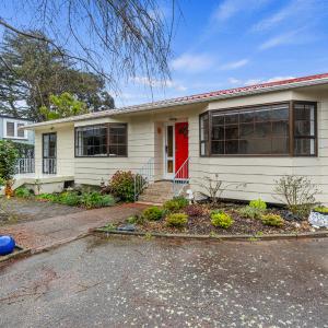 Central Comforts - Mount Eden Holiday Home