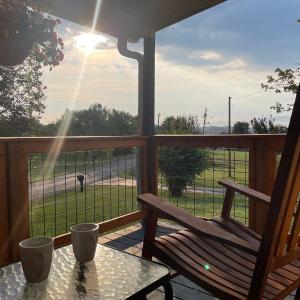 Charming Family Lakeview Cottage 3 min to lake