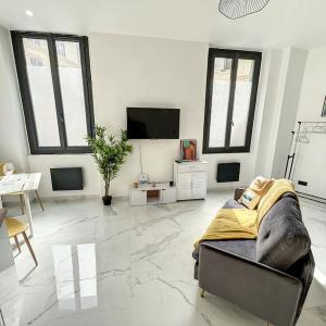 Marseille, Vieux-Port , Noailles, Grand Studio