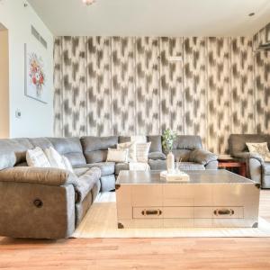Pristine 2BR at Bahar 2 JBR by Deluxe Holiday Homes