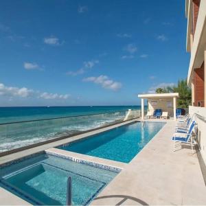 Oceanfront with 7 mile beach views, Ground-Floor, Pool, Sleeps 6