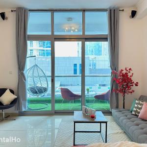 Big Studio w/ Balcony and easy access to the Beach