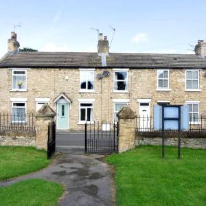 Cosy Country Escape | Fireplace & Views | Leeds & York