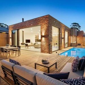 LUXE Poolside living, in the heart of Flinders