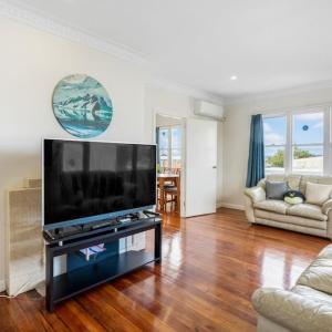 The Brickstone Home with Deck and Parking