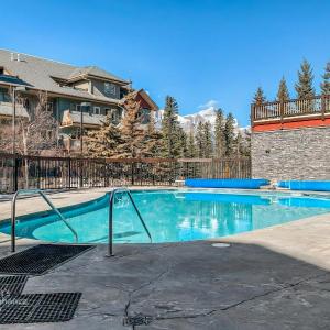 Rocky Mountain Getaway with Outdoor Heated Pool, 3 Hot Tubs, Gym, BBQ, Garage & 24 hour Reception near Banff
