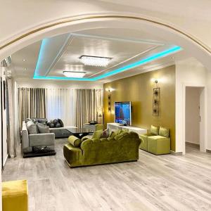 2 Bed Apartment Sleeps 4 - Jacuzzi Parking Wifi